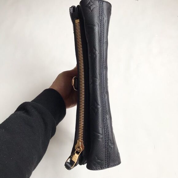 Authentic Louis Vuitton Navy Petillante Clutch Monogram Empreinte Leather EUC - Picture 8 of 13